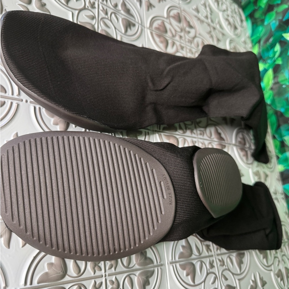 Yeezy pods